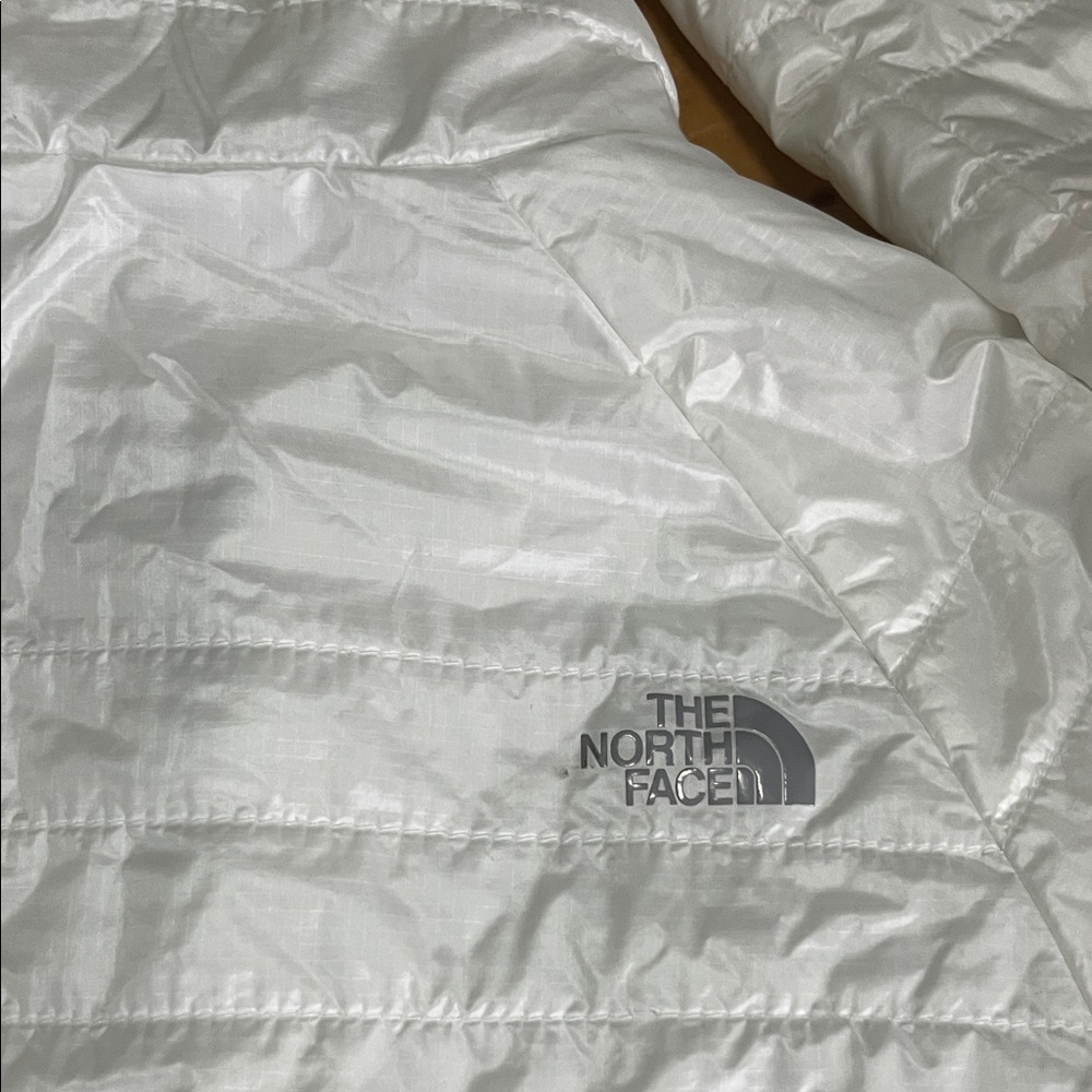 The North Face Women's White Packable Quilted Puffer Jacket - Picture 6 of 12
